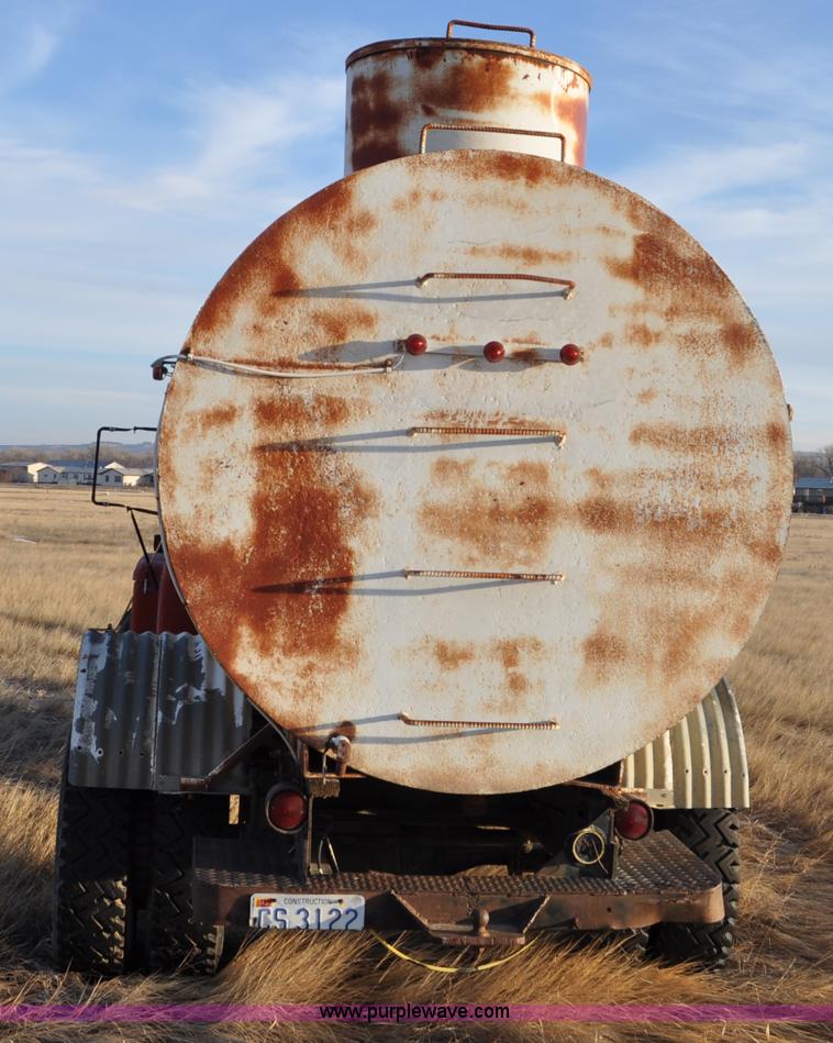 image for item C3350 1975 International 16010 Loadstar washer truck