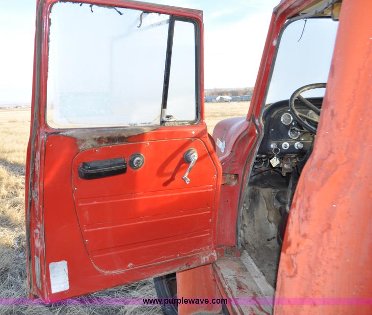 image for item C3350 1975 International 16010 Loadstar washer truck