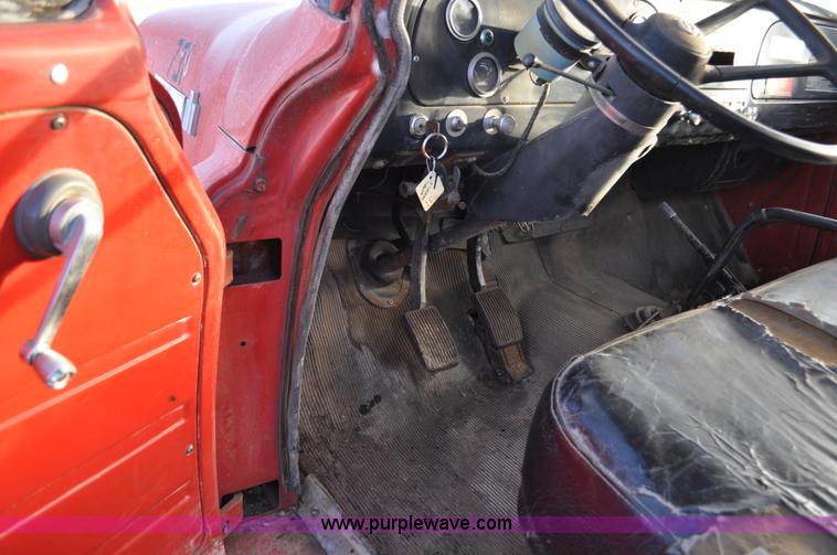 image for item C3350 1975 International 16010 Loadstar washer truck