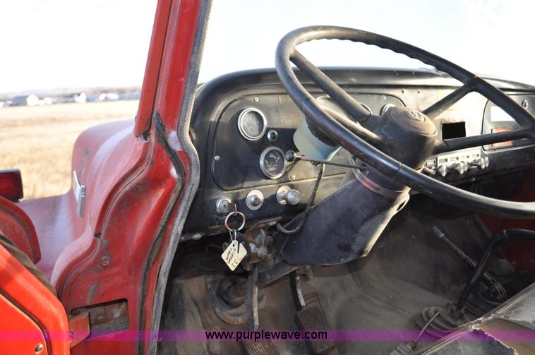 image for item C3350 1975 International 16010 Loadstar washer truck