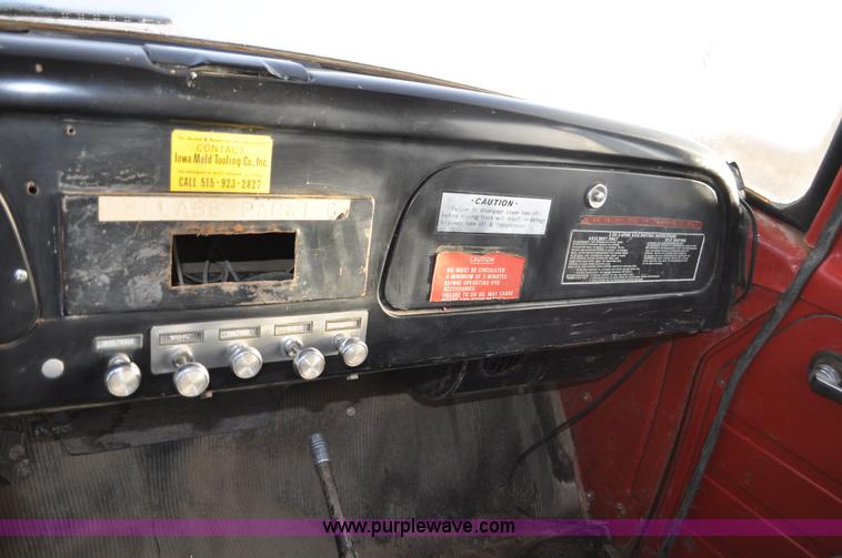 image for item C3350 1975 International 16010 Loadstar washer truck