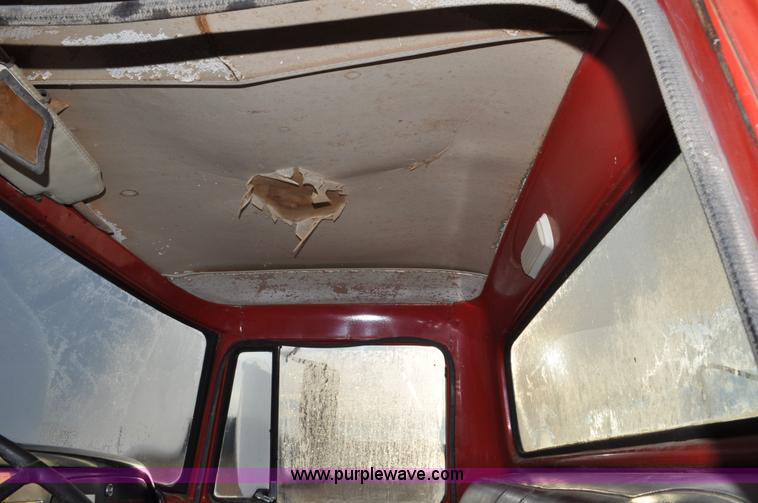 image for item C3350 1975 International 16010 Loadstar washer truck