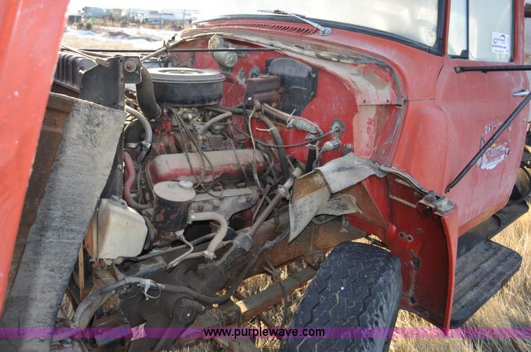 image for item C3350 1975 International 16010 Loadstar washer truck