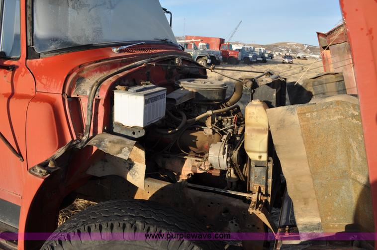 image for item C3350 1975 International 16010 Loadstar washer truck