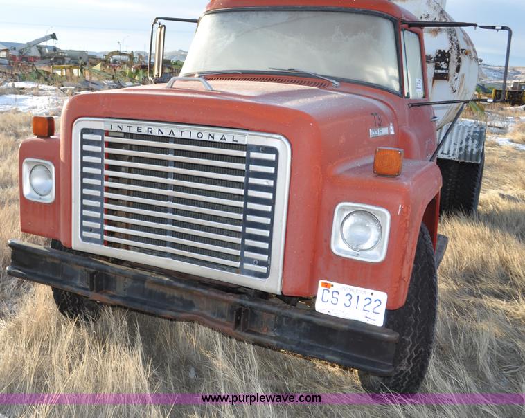 image for item C3350 1975 International 16010 Loadstar washer truck