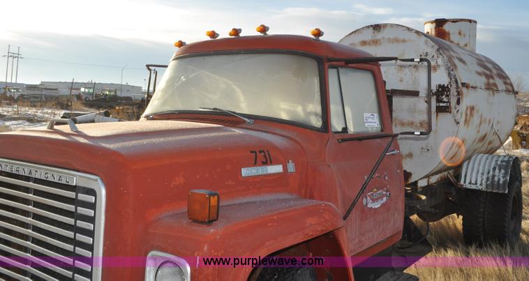 image for item C3350 1975 International 16010 Loadstar washer truck