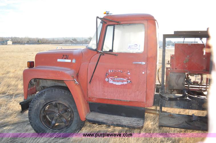 image for item C3350 1975 International 16010 Loadstar washer truck