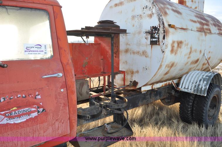 image for item C3350 1975 International 16010 Loadstar washer truck