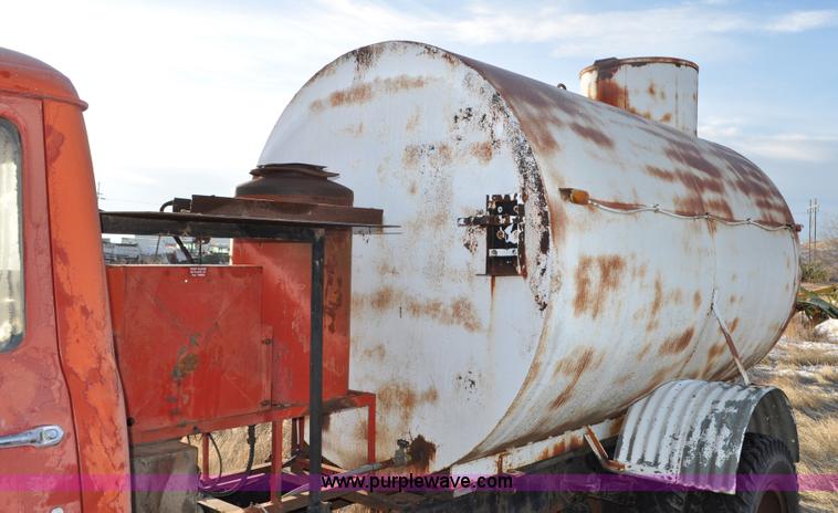 image for item C3350 1975 International 16010 Loadstar washer truck