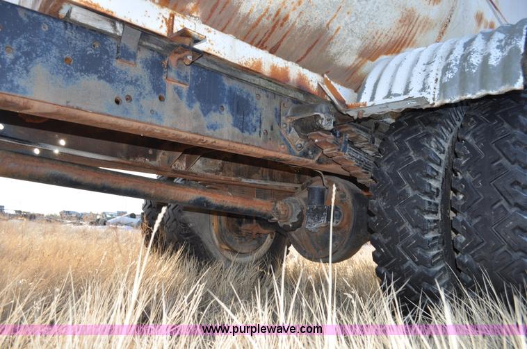 image for item C3350 1975 International 16010 Loadstar washer truck