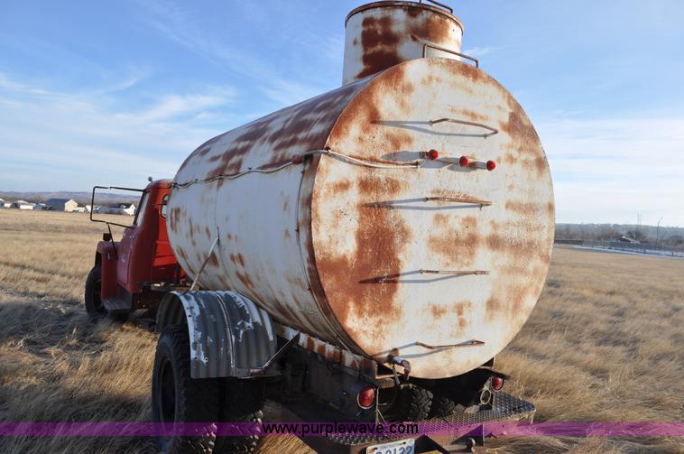 image for item C3350 1975 International 16010 Loadstar washer truck