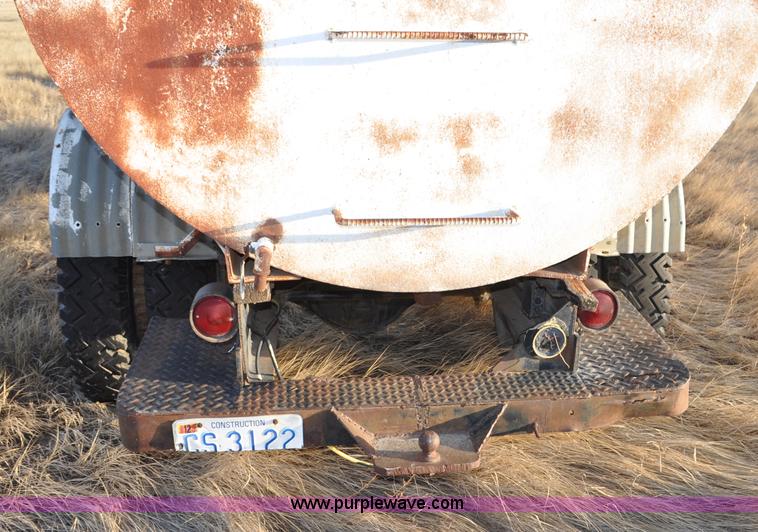 image for item C3350 1975 International 16010 Loadstar washer truck