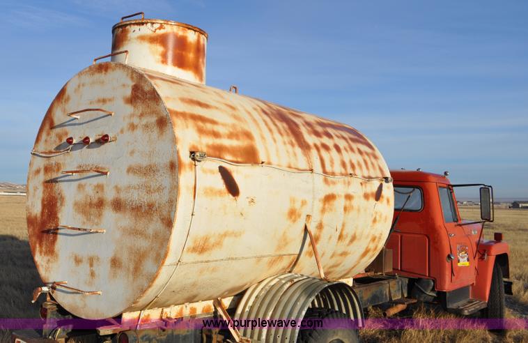 image for item C3350 1975 International 16010 Loadstar washer truck