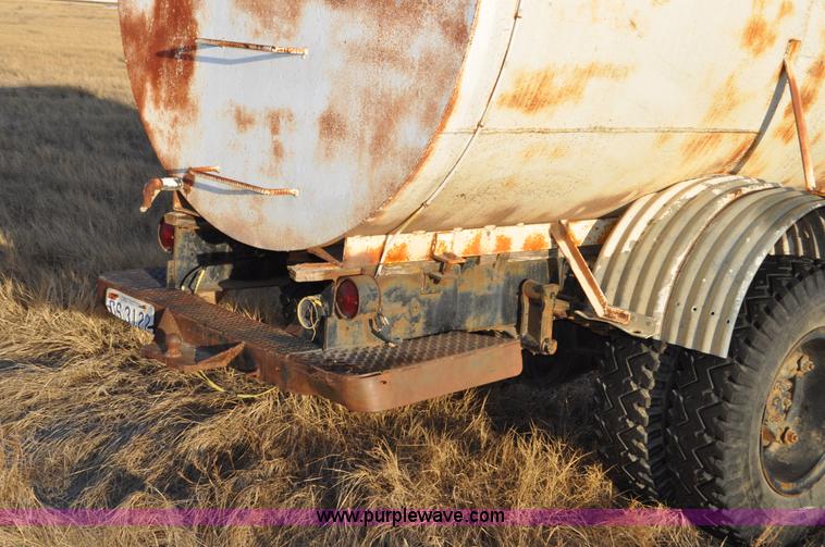 image for item C3350 1975 International 16010 Loadstar washer truck