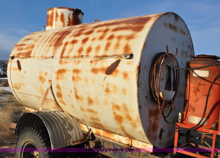 image for item C3350 1975 International 16010 Loadstar washer truck