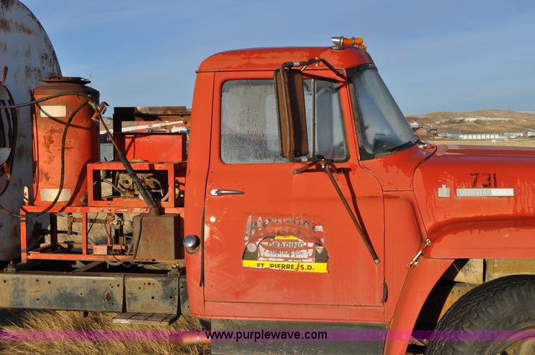 image for item C3350 1975 International 16010 Loadstar washer truck