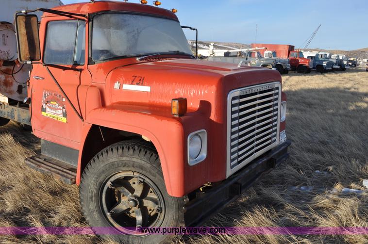 image for item C3350 1975 International 16010 Loadstar washer truck