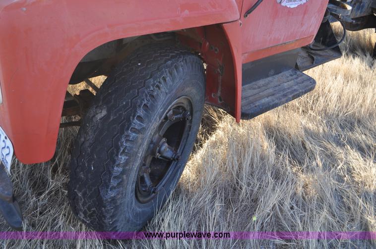 image for item C3350 1975 International 16010 Loadstar washer truck