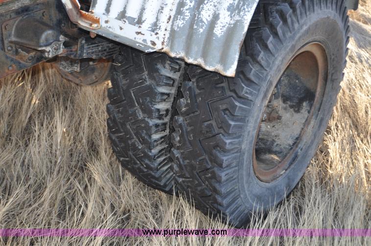 image for item C3350 1975 International 16010 Loadstar washer truck