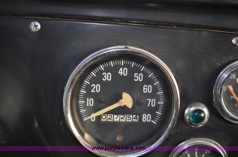 image for item C3350 1975 International 16010 Loadstar washer truck