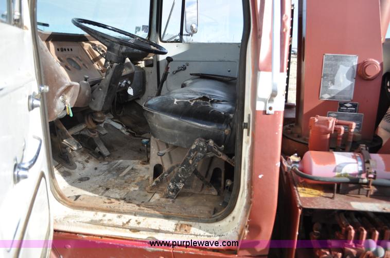 image for item C3377 1980 Ford 7000 Fleet Equipment Corp. tire service truck