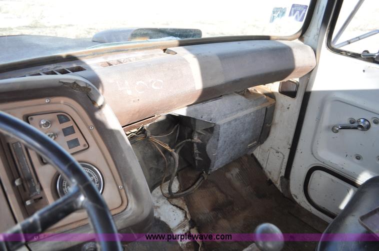 image for item C3377 1980 Ford 7000 Fleet Equipment Corp. tire service truck