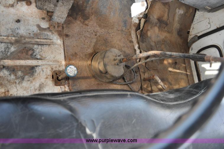 image for item C3377 1980 Ford 7000 Fleet Equipment Corp. tire service truck