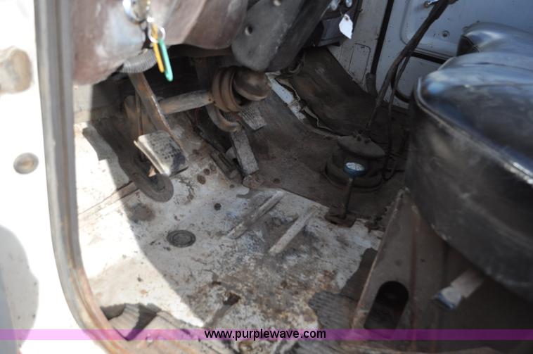 image for item C3377 1980 Ford 7000 Fleet Equipment Corp. tire service truck