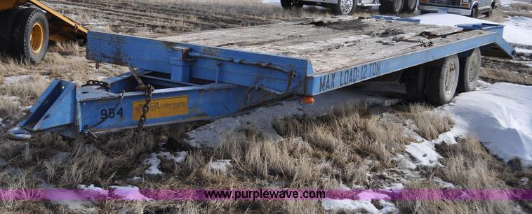 image for item C3398 1976 Trail King flatbed trailer