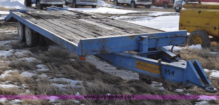 image for item C3398 1976 Trail King flatbed trailer