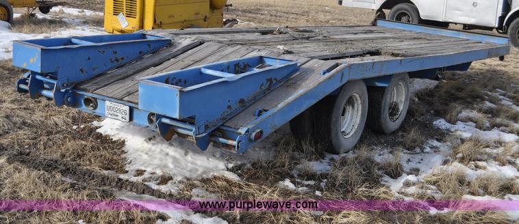 image for item C3398 1976 Trail King flatbed trailer