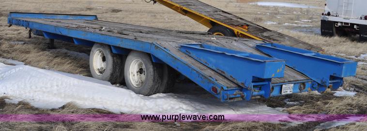 image for item C3398 1976 Trail King flatbed trailer