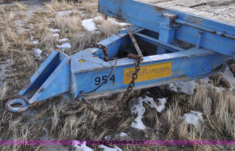 image for item C3398 1976 Trail King flatbed trailer