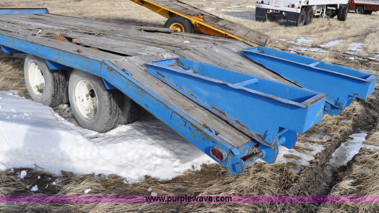 image for item C3398 1976 Trail King flatbed trailer