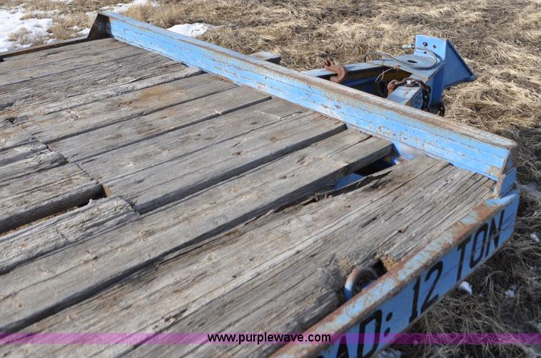 image for item C3398 1976 Trail King flatbed trailer