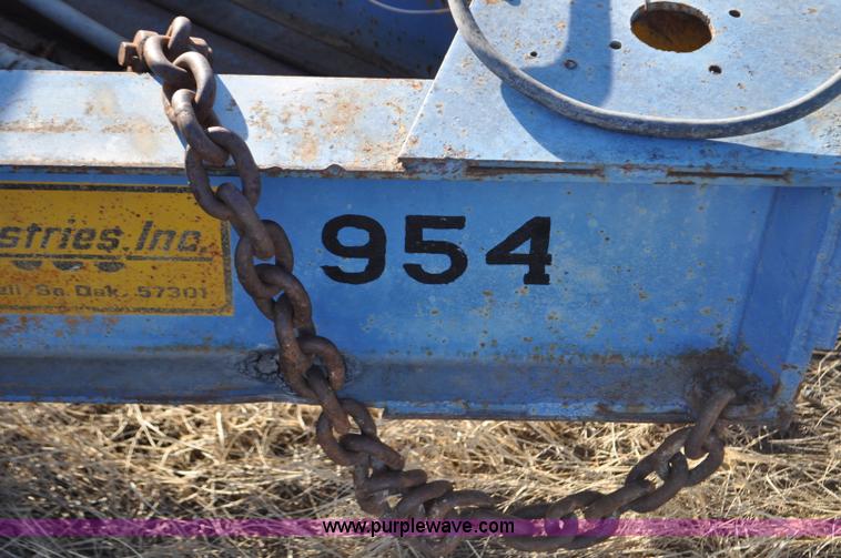 image for item C3398 1976 Trail King flatbed trailer