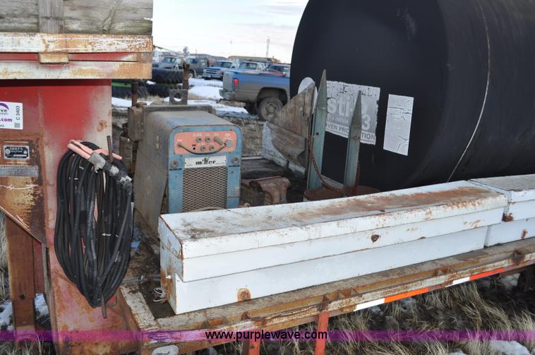 image for item C3403 1977 Chief gooseneck trailer