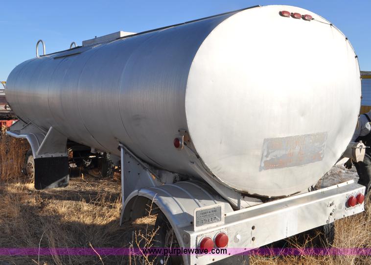image for item C3411 1971 Fruehauf hot oil tanker pup trailer