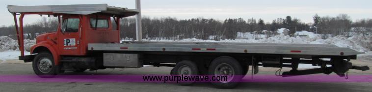 image for item D7070 2002 International 4900 roll off truck