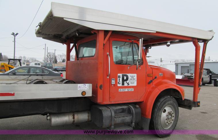 image for item D7070 2002 International 4900 roll off truck