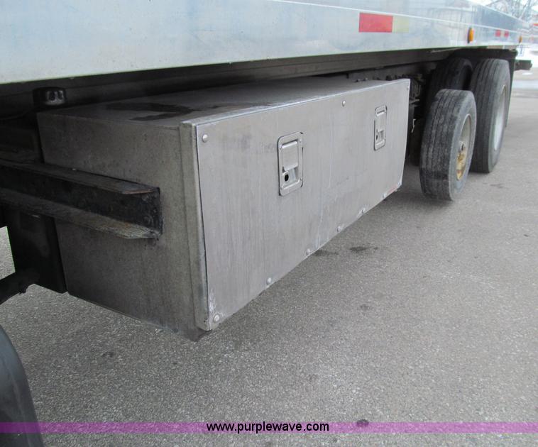 image for item D7070 2002 International 4900 roll off truck