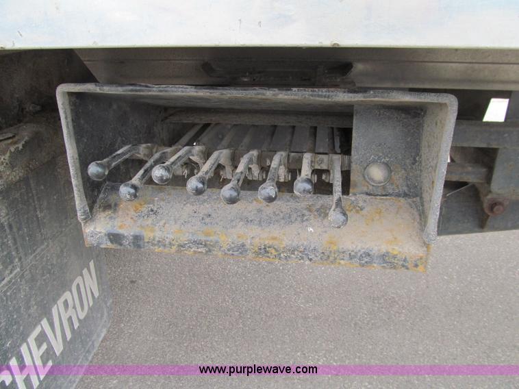 image for item D7070 2002 International 4900 roll off truck