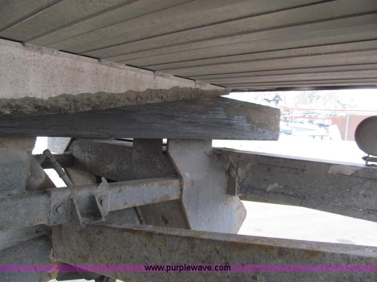 image for item D7070 2002 International 4900 roll off truck