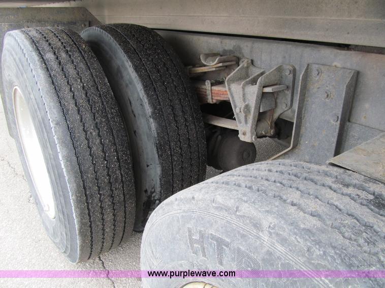 image for item D7070 2002 International 4900 roll off truck