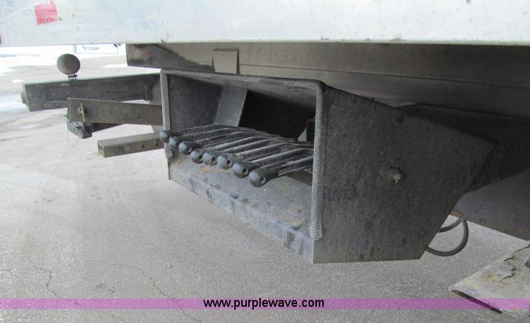 image for item D7070 2002 International 4900 roll off truck