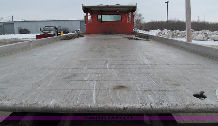 image for item D7070 2002 International 4900 roll off truck