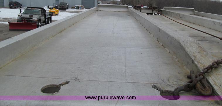 image for item D7070 2002 International 4900 roll off truck