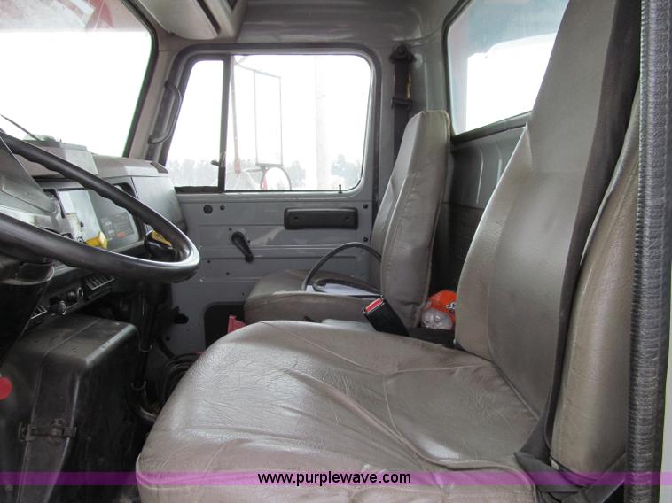 image for item D7070 2002 International 4900 roll off truck