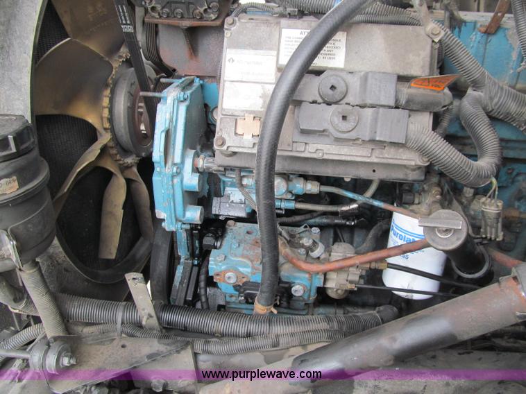 image for item D7070 2002 International 4900 roll off truck