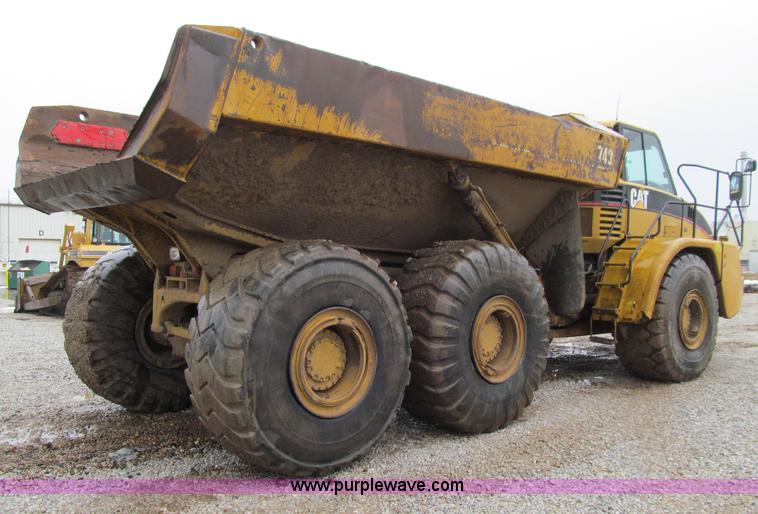image for item D7159 2006 Caterpillar 740 articulated dump truck